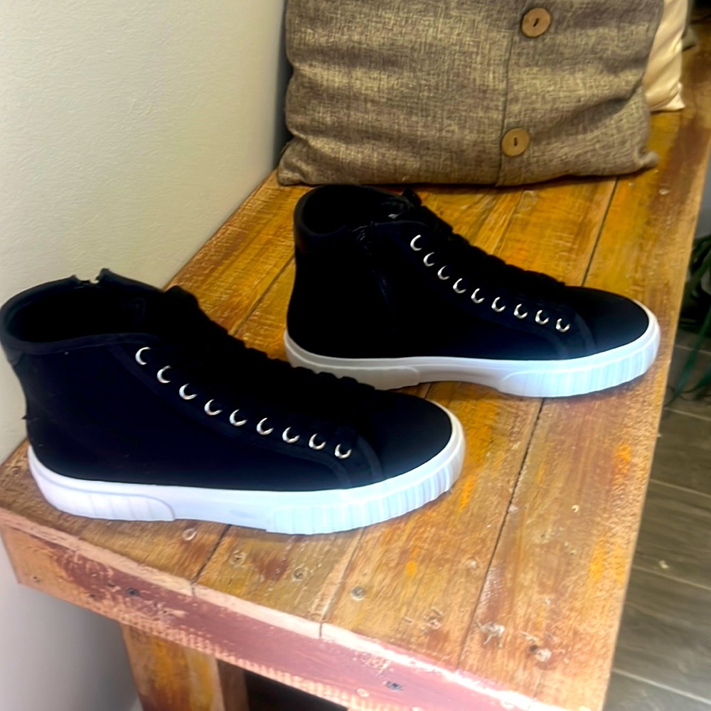 Steve Madden Chances  black lace up high top sneakers… size 9 1/2